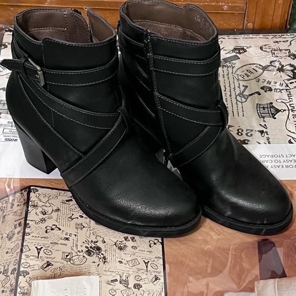 Selling boots size 6.5W Naturalizer black charcoal - Picture 8 of 9